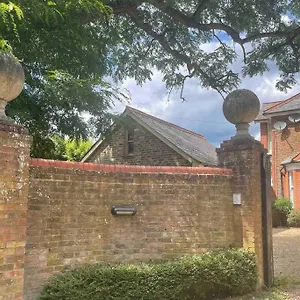 The Picturesque Sussex Apartment Copthorne (West Sussex)